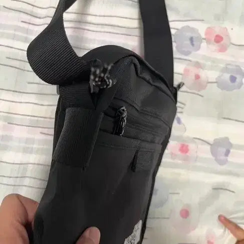 [BUNJANG] The North Face Travel Crossbody Bag / 노스페이스 트래블 크로스백 스 세 가지 색상입니다.