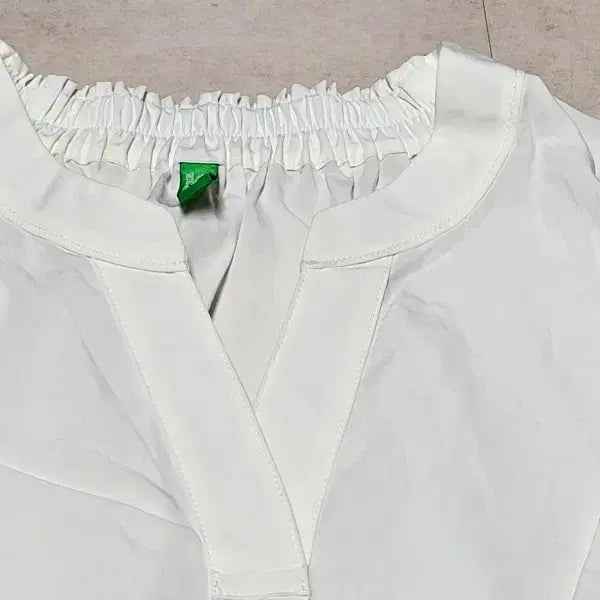 [BUNJANG] Benetton White Oversized Blouse / 베네통 나염소매단 화이트 오버박시핏 블라우스 폴1303
