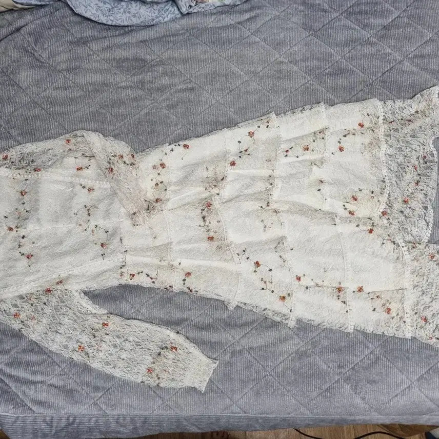 [BUNJANG] Self-Snap Wedding Lace Dress / 자수 디테일과 핏이 아주 예쁜 셀프 스냅 웨딩 레이스 캉캉 드레스