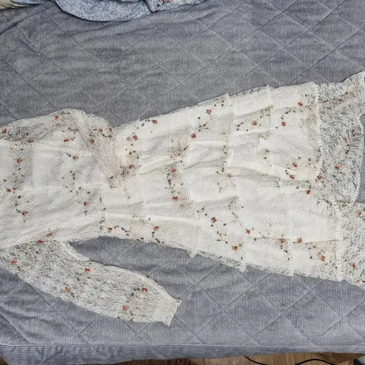 [BUNJANG] Self-Snap Wedding Lace Dress / 자수 디테일과 핏이 아주 예쁜 셀프 스냅 웨딩 레이스 캉캉 드레스