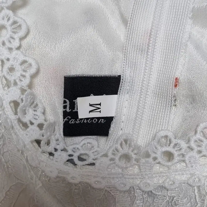 [BUNJANG] Self-Snap Wedding Lace Dress / 자수 디테일과 핏이 아주 예쁜 셀프 스냅 웨딩 레이스 캉캉 드레스