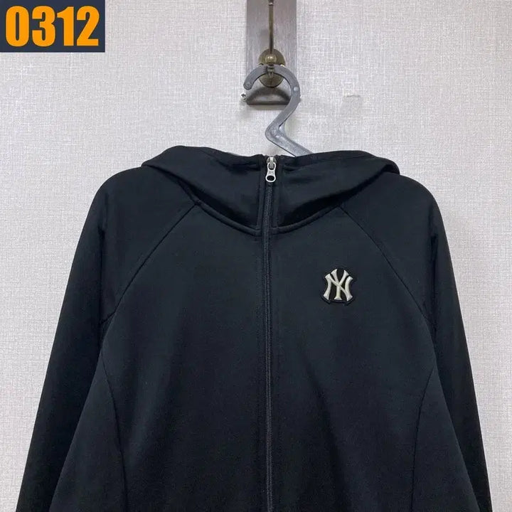 [BUNJANG] MLB Black Hoodie Zip-Up Jacket / 100 MLB 엠엘비 검정 후드집업 자켓 아우터