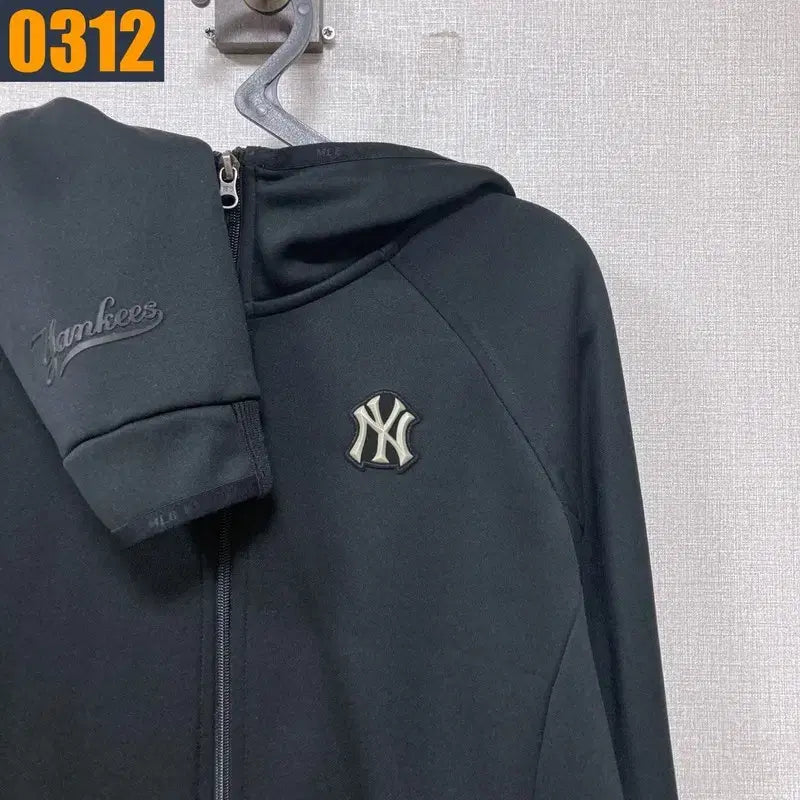 [BUNJANG] MLB Black Hoodie Zip-Up Jacket / 100 MLB 엠엘비 검정 후드집업 자켓 아우터