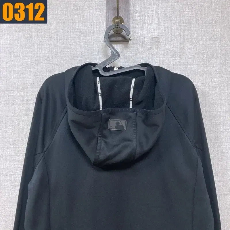 [BUNJANG] MLB Black Hoodie Zip-Up Jacket / 100 MLB 엠엘비 검정 후드집업 자켓 아우터