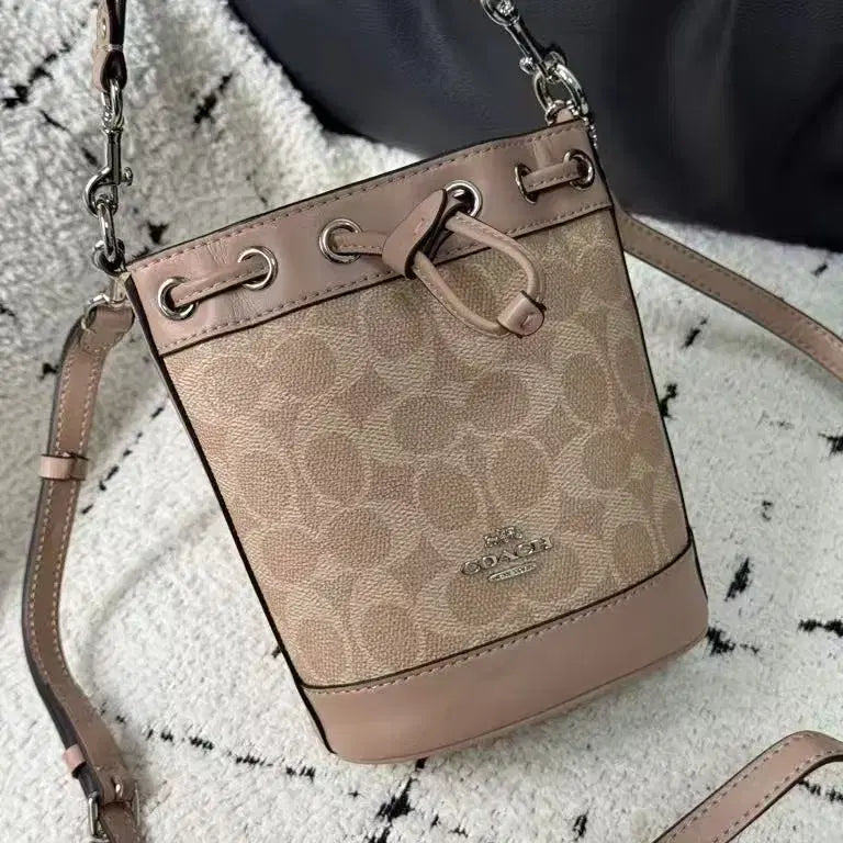 [BUNJANG] Coach Mini Bucket Bag / 코치 최신 미니 버킷백으로 토트 겸 크로스 가능