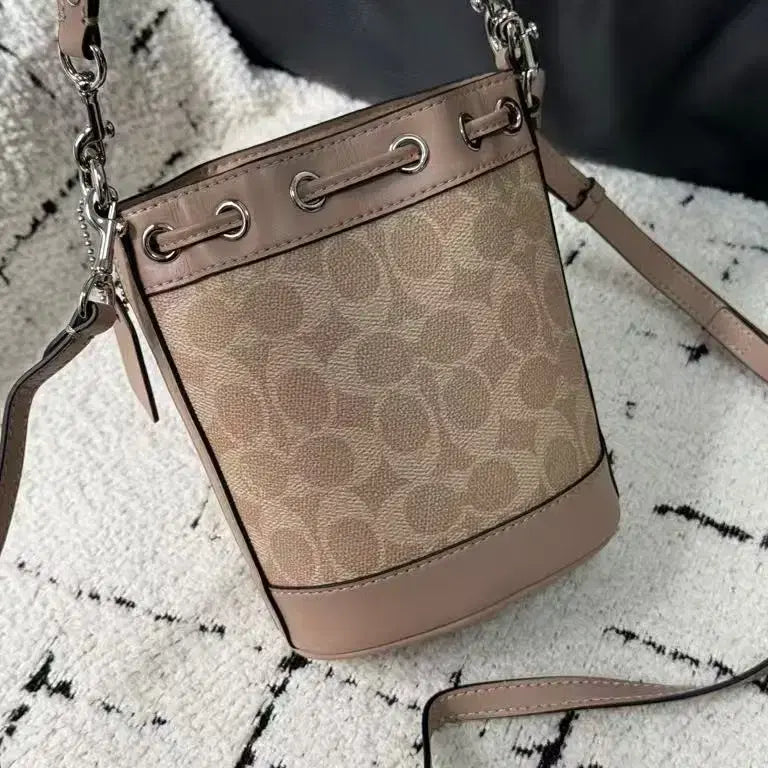 [BUNJANG] Coach Mini Bucket Bag / 코치 최신 미니 버킷백으로 토트 겸 크로스 가능