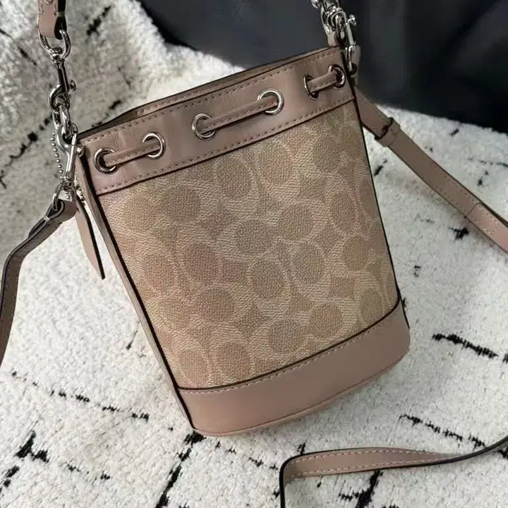 [BUNJANG] Coach Mini Bucket Bag / 코치 최신 미니 버킷백으로 토트 겸 크로스 가능