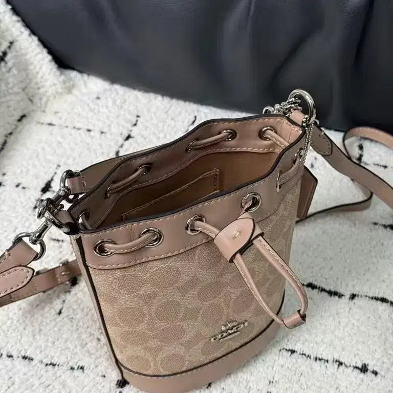 [BUNJANG] Coach Mini Bucket Bag / 코치 최신 미니 버킷백으로 토트 겸 크로스 가능