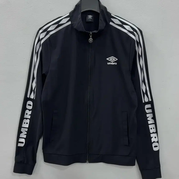 [BUNJANG] Umbro Side Line Windbreaker Jacket (Size 95) / 엄브로 사이드라인 바람막이