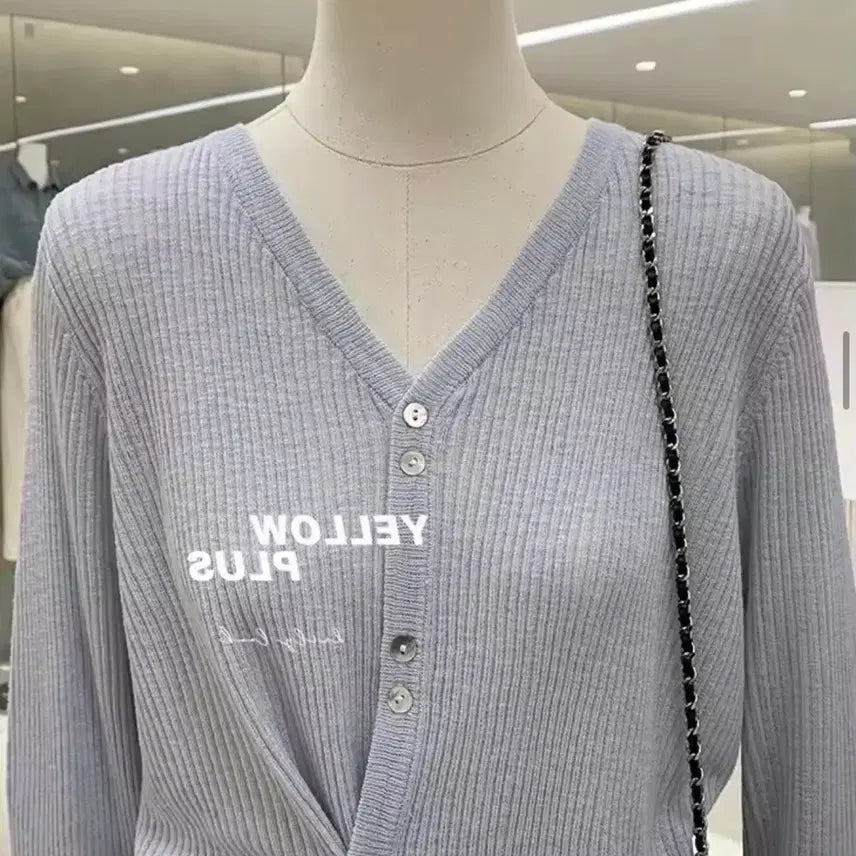 [BUNJANG] V-Neck Sky Blue Cardigan / 브이넥 하늘색 가디건 배송비포함 만원