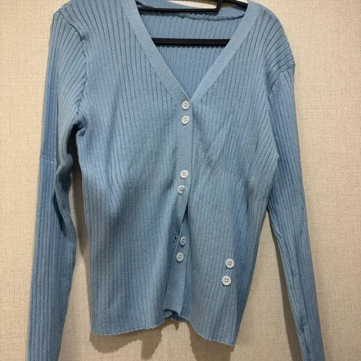 [BUNJANG] V-Neck Sky Blue Cardigan / 브이넥 하늘색 가디건 배송비포함 만원
