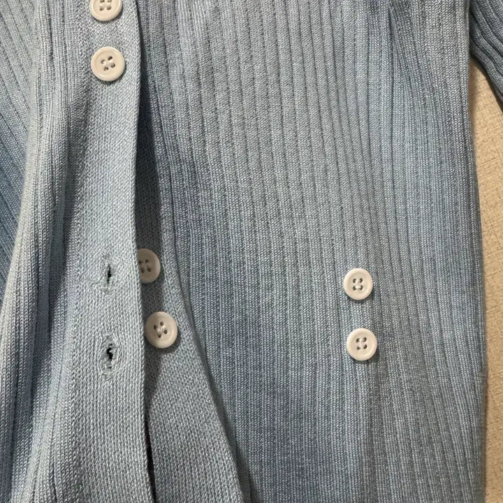 [BUNJANG] V-Neck Sky Blue Cardigan / 브이넥 하늘색 가디건 배송비포함 만원