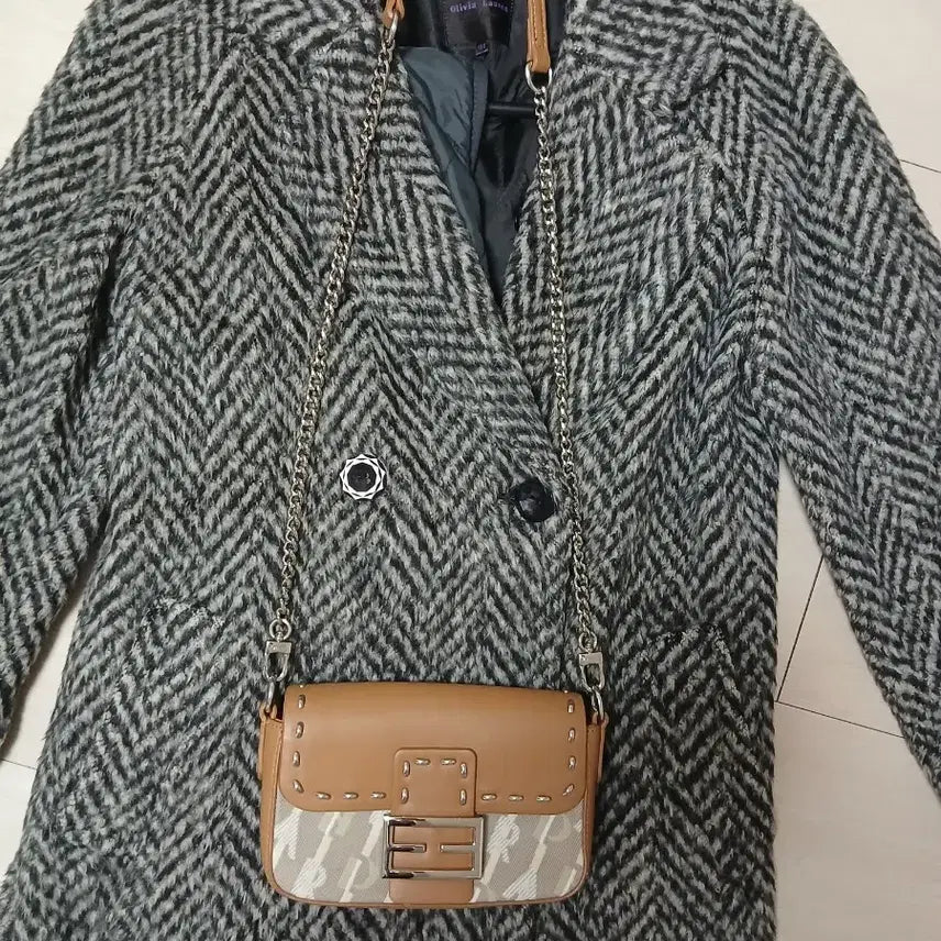 [BUNJANG] Praha Brown Leather Micro Mini Shoulder Bag / 프라하 브라운 바게트 체인 레더 마이크로 미니 러기드 숄더백/크로스백