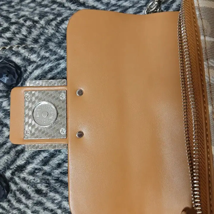 [BUNJANG] Praha Brown Leather Micro Mini Shoulder Bag / 프라하 브라운 바게트 체인 레더 마이크로 미니 러기드 숄더백/크로스백