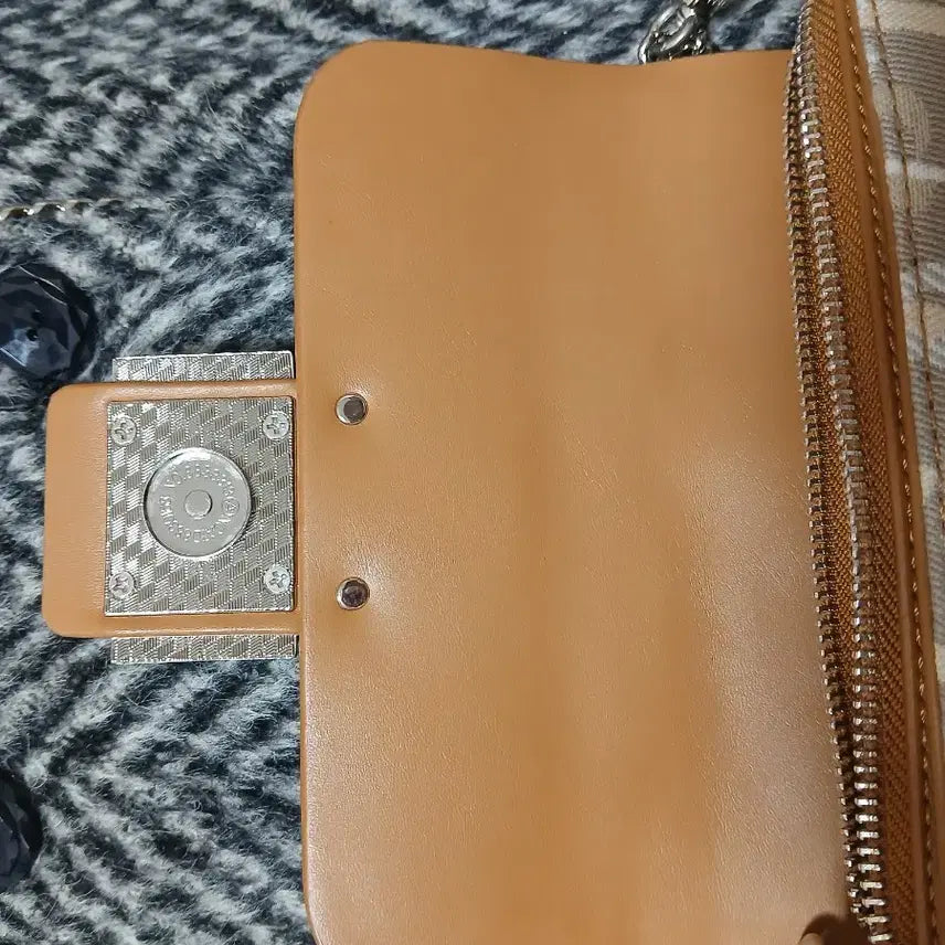 [BUNJANG] Praha Brown Leather Micro Mini Shoulder Bag / 프라하 브라운 바게트 체인 레더 마이크로 미니 러기드 숄더백/크로스백