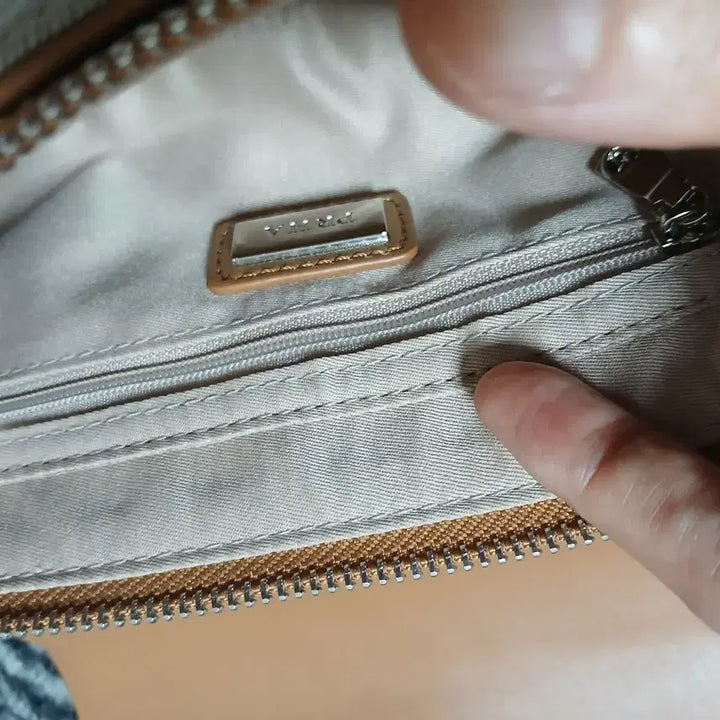 [BUNJANG] Praha Brown Leather Micro Mini Shoulder Bag / 프라하 브라운 바게트 체인 레더 마이크로 미니 러기드 숄더백/크로스백