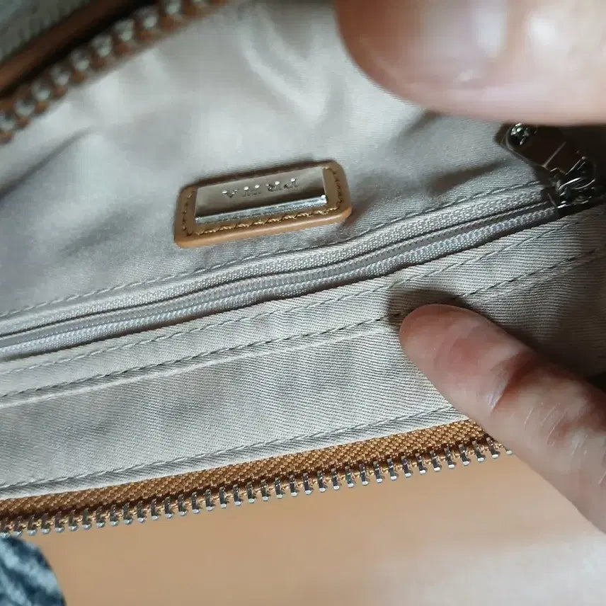 [BUNJANG] Praha Brown Leather Micro Mini Shoulder Bag / 프라하 브라운 바게트 체인 레더 마이크로 미니 러기드 숄더백/크로스백