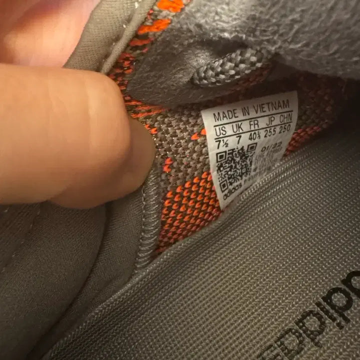 [BUNJANG] Adidas Yeezy Boost 350 V2 Beluga Sneakers / 아디다스 이지부스트 350 V2 벨루가