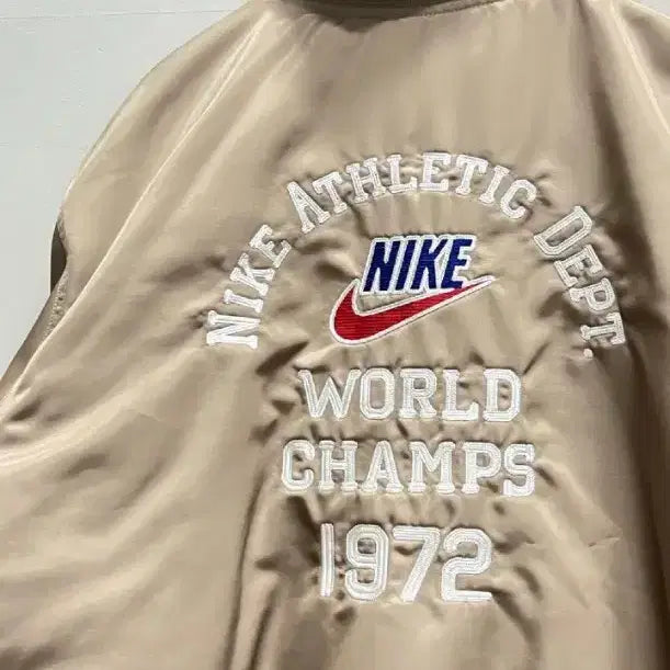 [BUNJANG] Nike Dugout Loose Fit Satin Jacket FQ7970-247 / 나이키 덕아웃 루즈핏 새틴 자켓 FQ7970-247