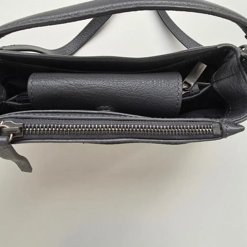 [BUNJANG] Mandarina Duck Mellow Leather Tote Crossbody Bag / 만다리나덕 멜로우 가죽 토트겸 크로스백