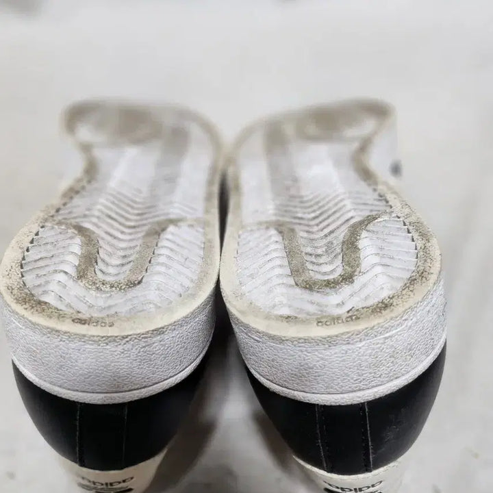 [BUNJANG] Adidas Superstar Black/White Sneakers / 235 아디다스 슈퍼스타 블랙 / 화이트 스니커즈