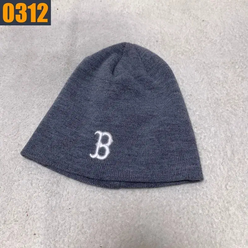 [BUNJANG] MLB B Logo Gray Beanie / MLB 엠엘비 B 로고 회색 비니