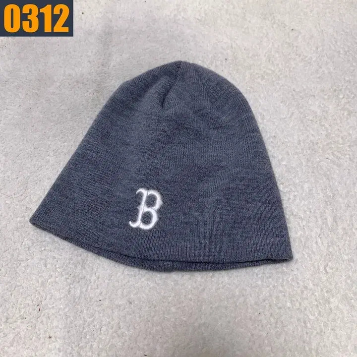 [BUNJANG] MLB B Logo Gray Beanie / MLB 엠엘비 B 로고 회색 비니