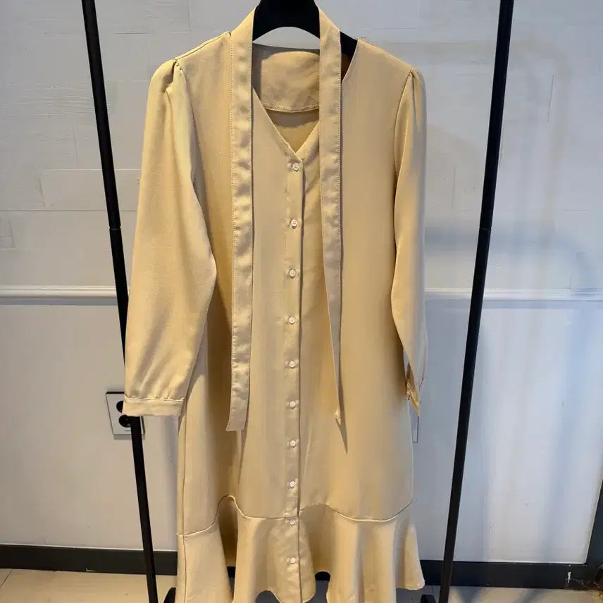 [BUNJANG] V-Neck Beige Long Dress / 브이넥 원피스