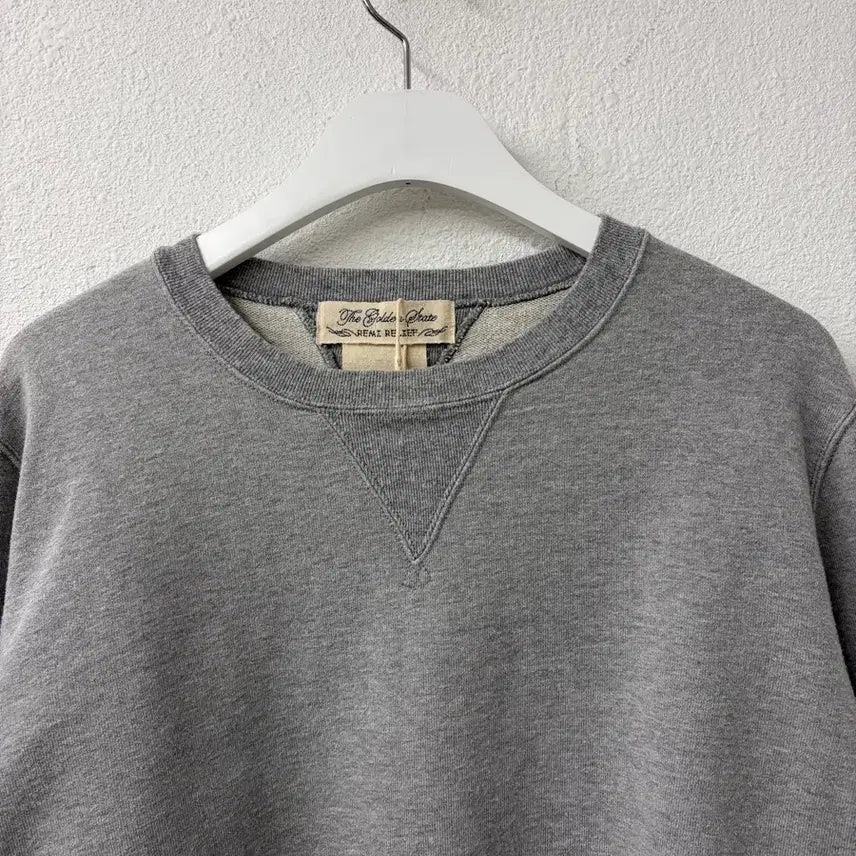 [BUNJANG] REMI RELIEF Sweatshirt / REMI RELIEF Sweatshirt