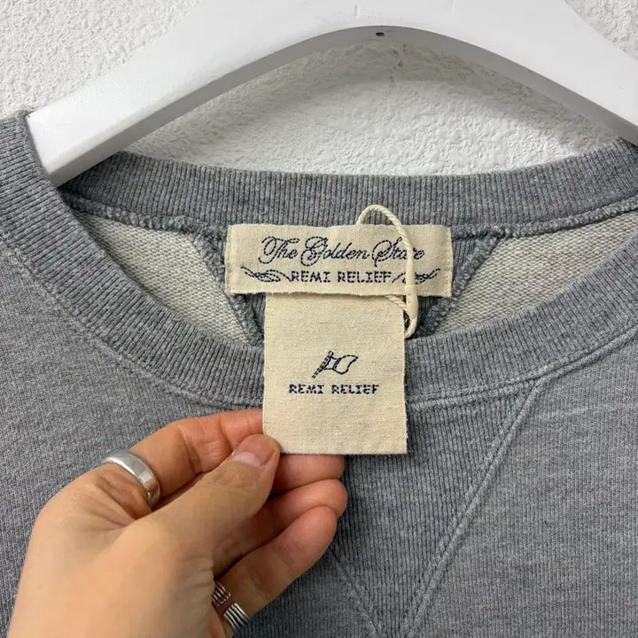 [BUNJANG] REMI RELIEF Sweatshirt / REMI RELIEF Sweatshirt