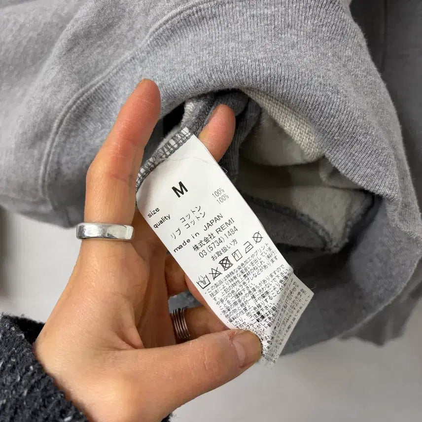 [BUNJANG] REMI RELIEF Sweatshirt / REMI RELIEF Sweatshirt