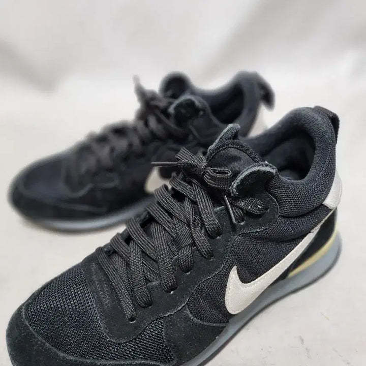 [BUNJANG] Nike Black Sneakers / 235 나이키 블랙 운동화 스니커즈