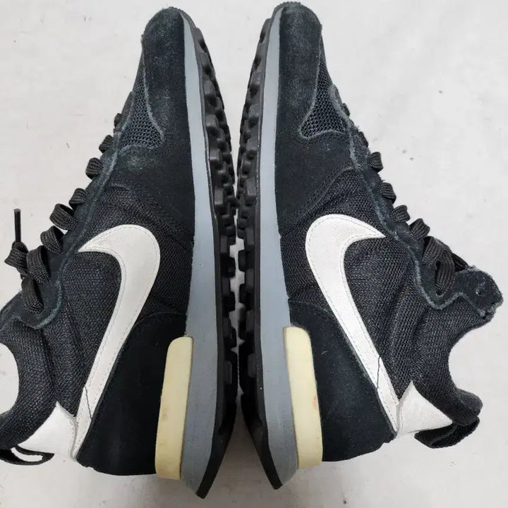 [BUNJANG] Nike Black Sneakers / 235 나이키 블랙 운동화 스니커즈