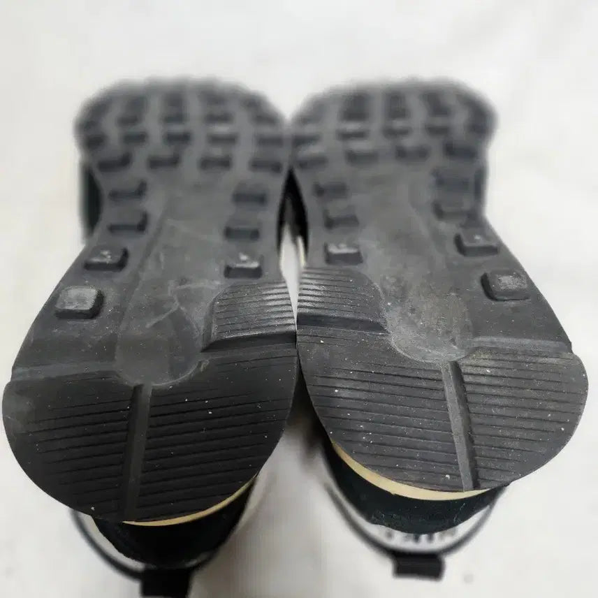 [BUNJANG] Nike Black Sneakers / 235 나이키 블랙 운동화 스니커즈