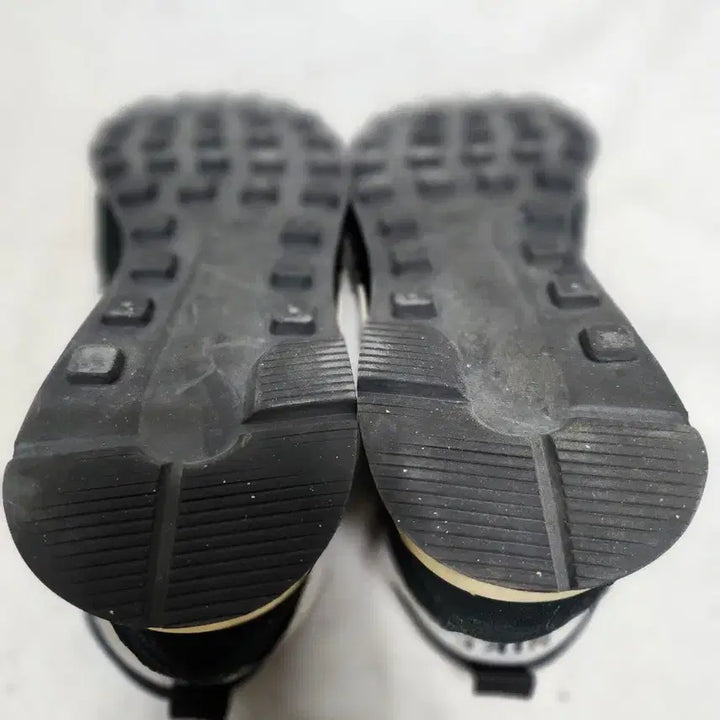 [BUNJANG] Nike Black Sneakers / 235 나이키 블랙 운동화 스니커즈