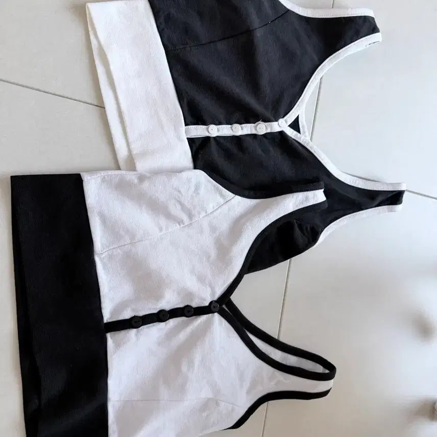 [BUNJANG] V-Neck Button Crop Top / 배색 브이넥 버튼 크롭탑 블랙/화이트 새상품