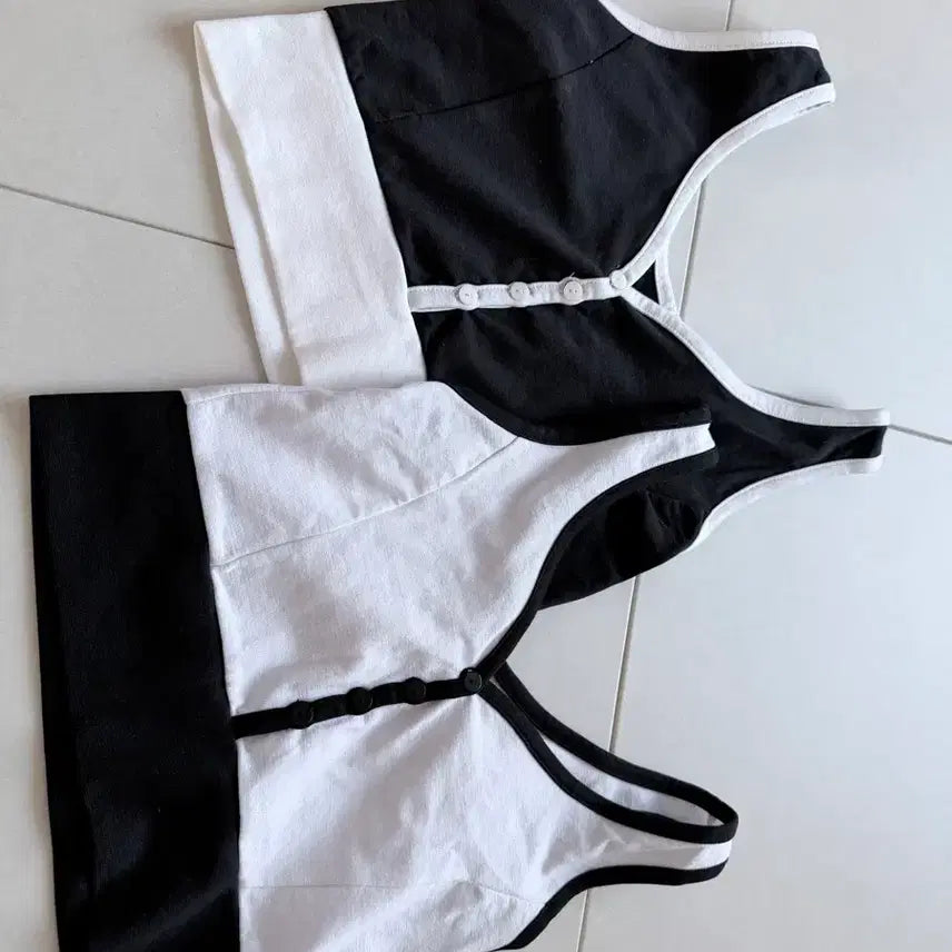 [BUNJANG] V-Neck Button Crop Top / 배색 브이넥 버튼 크롭탑 블랙/화이트 새상품