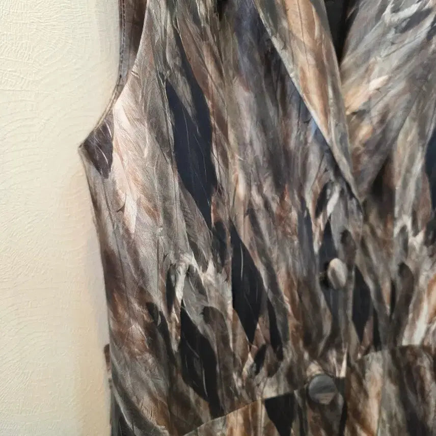 [BUNJANG] Leather Vest with Feather Pattern / 페더 패턴 슬리브리스롱 가죽 자켓베스트