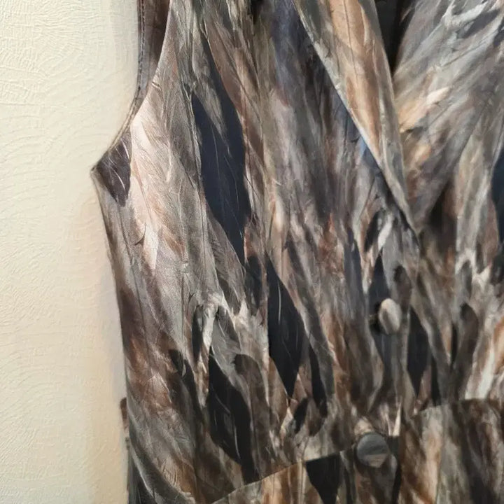 [BUNJANG] Leather Vest with Feather Pattern / 페더 패턴 슬리브리스롱 가죽 자켓베스트