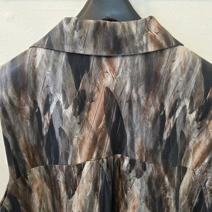 [BUNJANG] Leather Vest with Feather Pattern / 페더 패턴 슬리브리스롱 가죽 자켓베스트