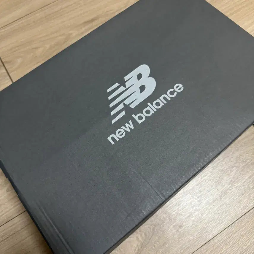 [BUNJANG] New Balance Kith 1906 White Blue Sneakers / 뉴발란스 키스 1906 화이트 블루 270