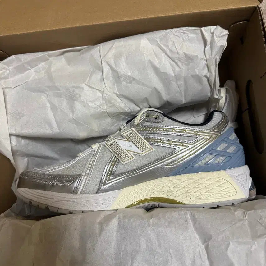 [BUNJANG] New Balance Kith 1906 White Blue Sneakers / 뉴발란스 키스 1906 화이트 블루 270