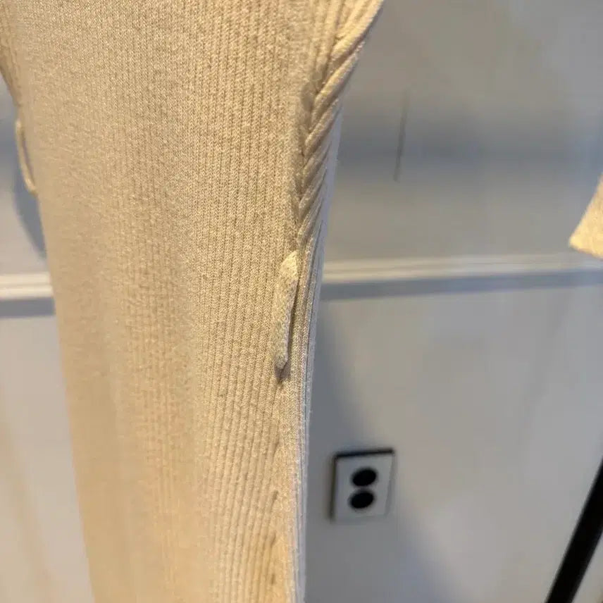 [BUNJANG] V-Neck Slim Fit Knit Dress / 골지 니트 브이넥 슬림핏 원피스
