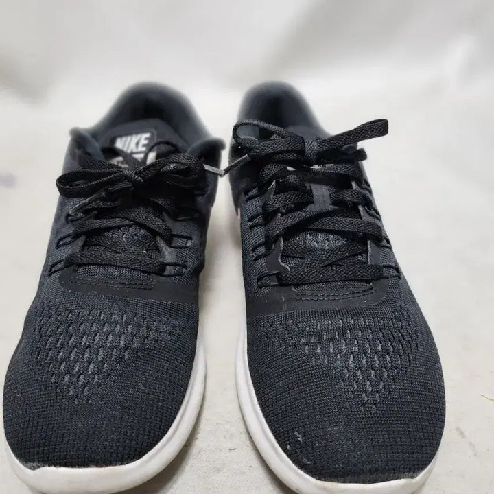 [BUNJANG] Nike Free Run Black and White Sneakers / 240 나이키 프리 런 검흰 운동화