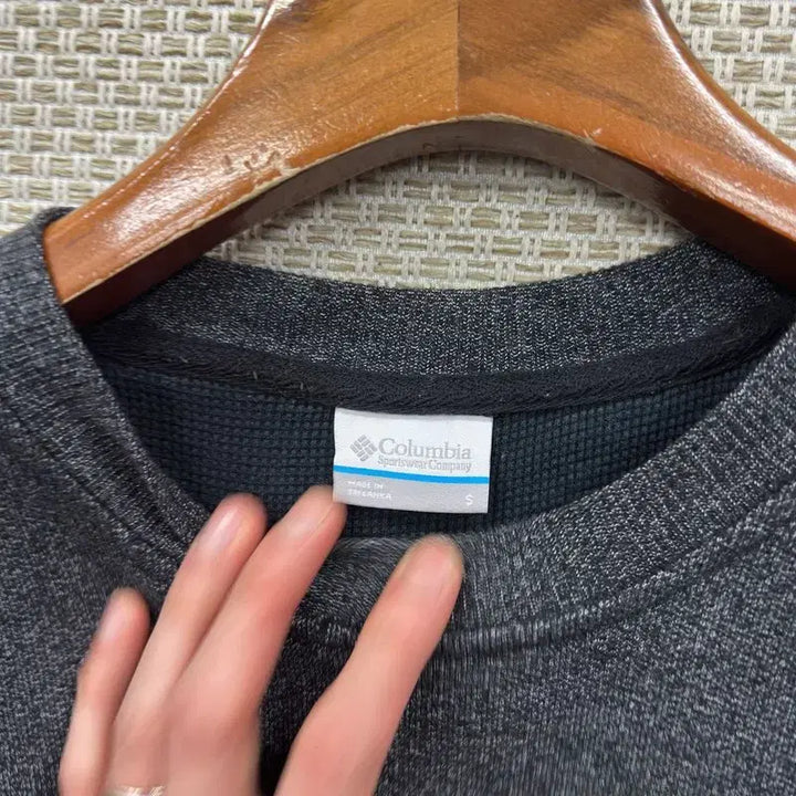[BUNJANG] Columbia Embroidered Logo Fleece Sweatshirt / 콜럼비아 아웃도어 자수로고 약기모 스웻셔츠 맨투맨 S A07384