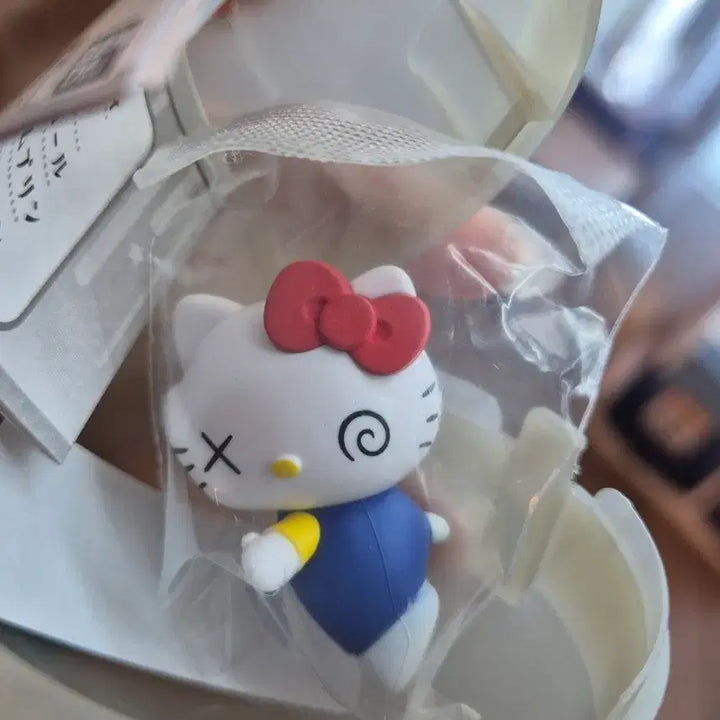 [BUNJANG] Sanrio Hello Kitty Mascot Figure / 산리오 꽈당 마스코트 헬로키티