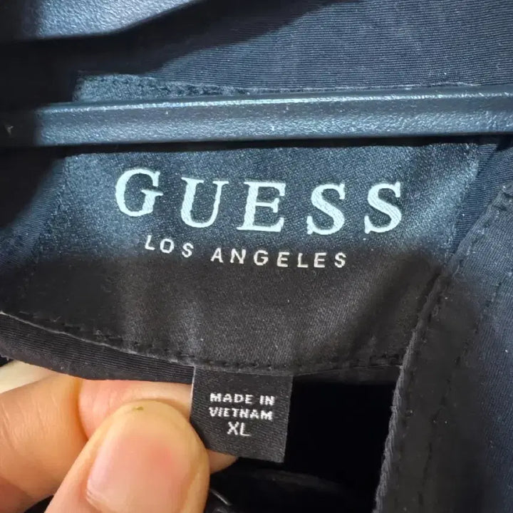 [BUNJANG] GUESS Windbreaker Jacket XL / GUESS 검정 바람막이 XL