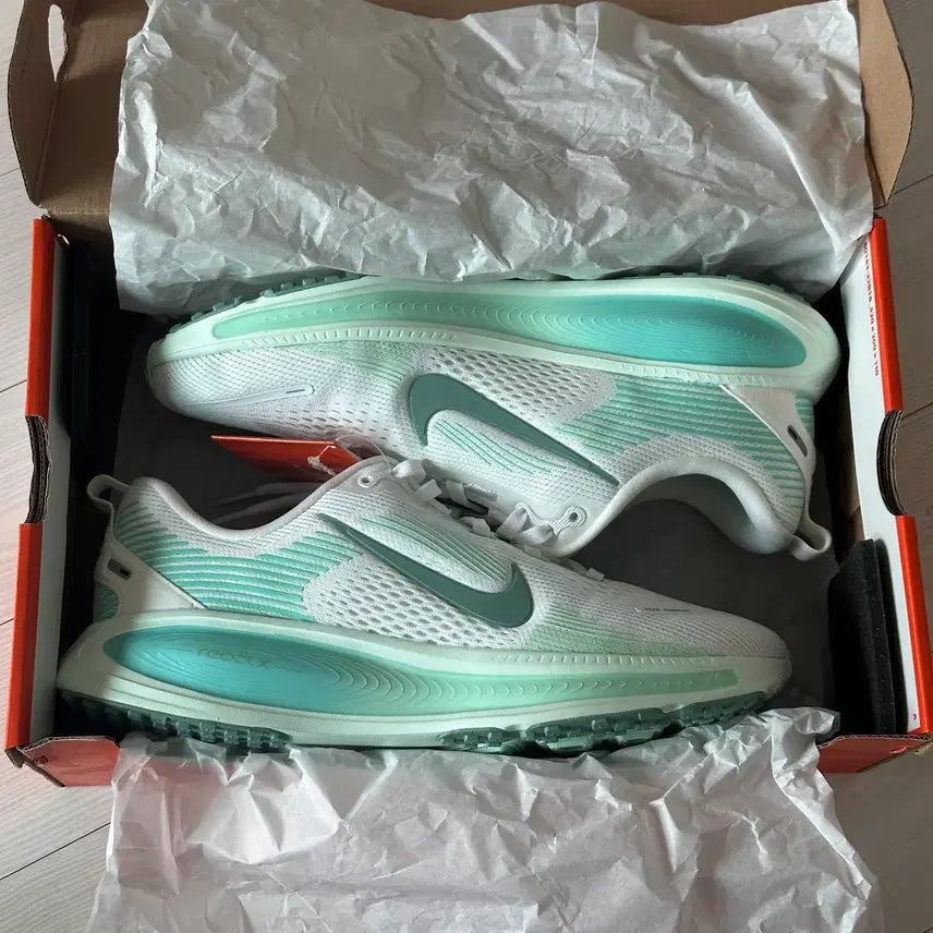[BUNJANG] Nike Vomero 18 Running Shoes / (GS) 나이키 보메로 18 화이트 블리치드 터콰이즈 러닝화
