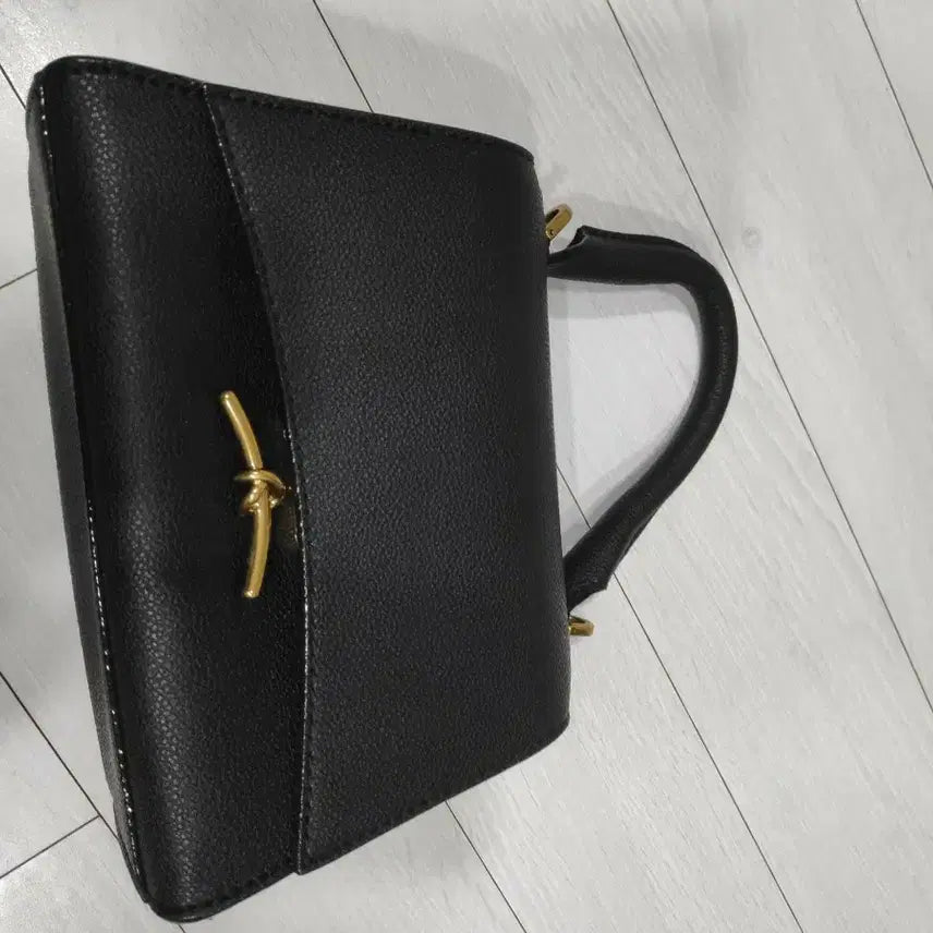 [BUNJANG] Charles &amp; Keith Top Handle Tote Bag / 찰스앤키스 블랙 탑 핸들 가방 토트백