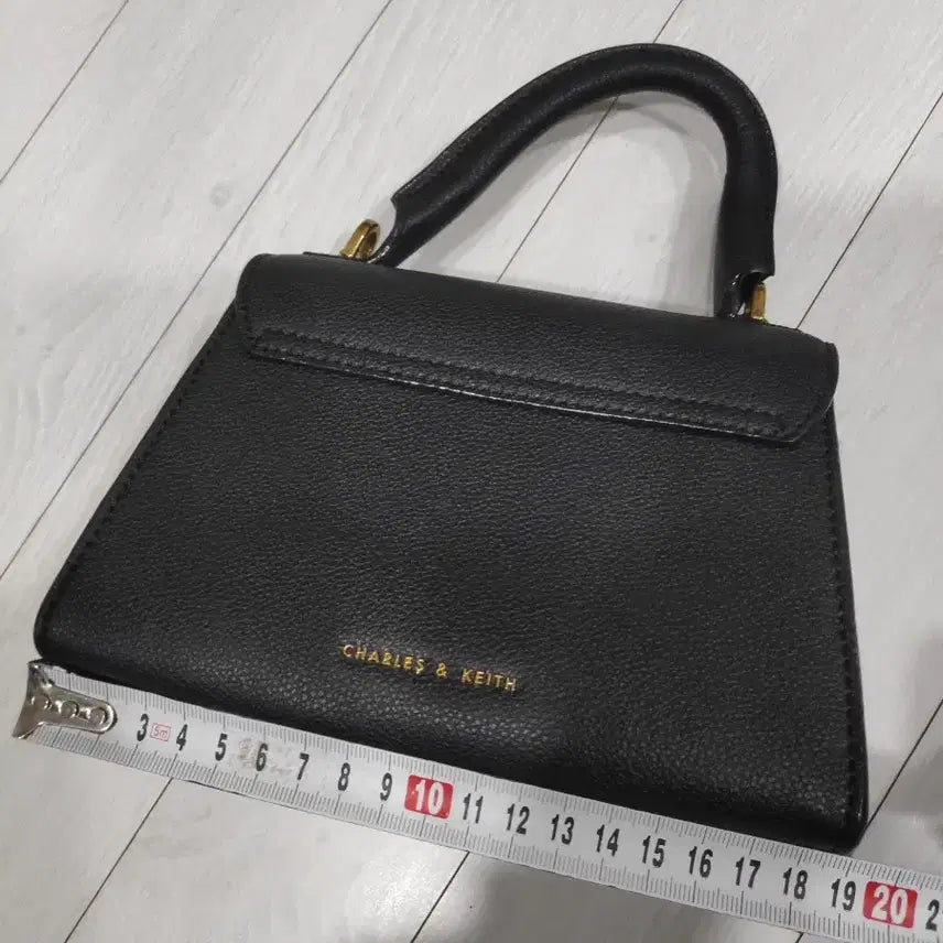 [BUNJANG] Charles &amp; Keith Top Handle Tote Bag / 찰스앤키스 블랙 탑 핸들 가방 토트백